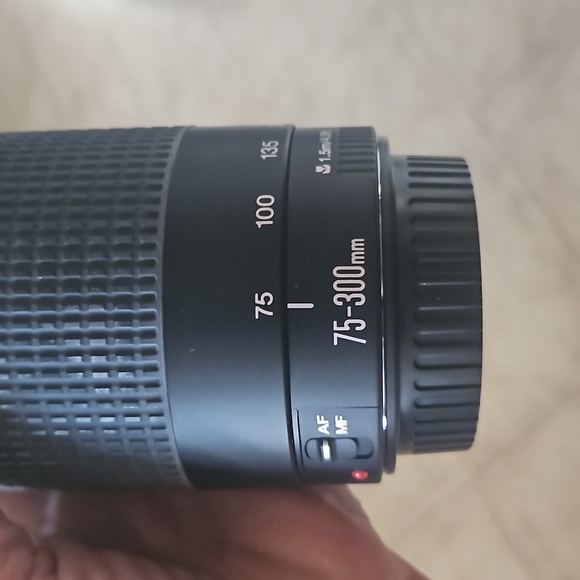 Canon EOS Rebel T3 DSLR - Picture 7 of 11